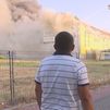 800 clientes afectados y cuantiosas pérdidas por el incendio de una nave de trasteros en Villaverde