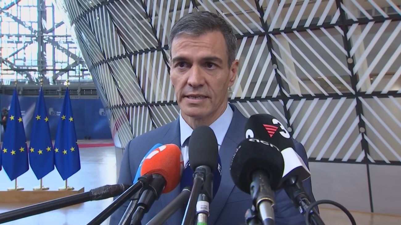Sánchez transmite a Zapatero su "confianza" y su "empatía y solidaridad" a sus hijas  y a su mujer