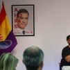 Colocan una bandera republicana en el acto de una agrupación socialista de Madrid