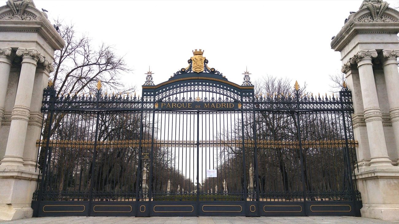 Las puertas del parque de El Retiro cerradas por condiciones meteorológicas adversas