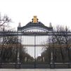 Cierra el Retiro por fuertes vientos y con el nuevo protocolo del Ayuntamiento de Madrid