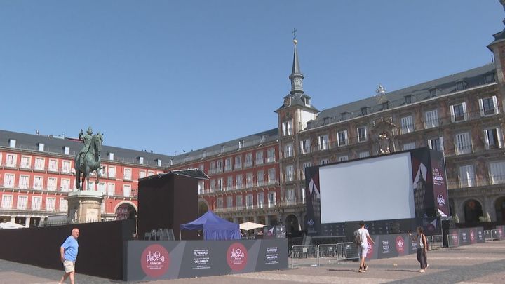 La Plaza Mayor se convierte en un gran cine de verano con el festival Platino Clásicos
