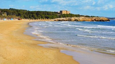 Un menor muerto y dos en estado crítico cuando se bañaban en una playa de Tarragona