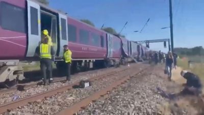 Al menos 50 heridos tras chocar dos trenes en Inglaterra