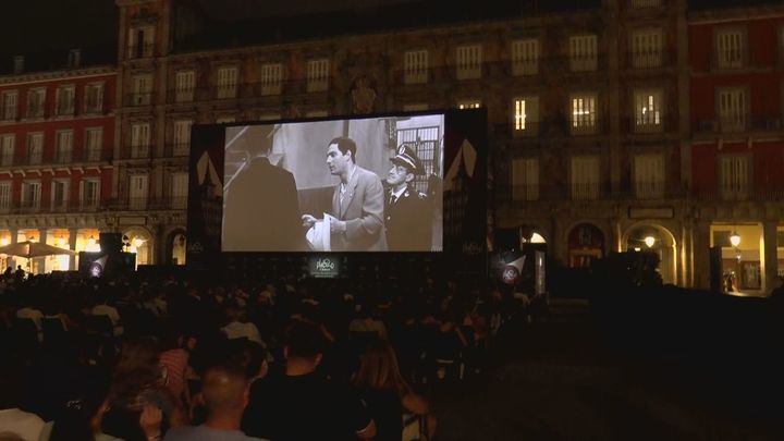 La Plaza Mayor se transforma en un cine de verano al aire libre con grandes clásicos españoles
