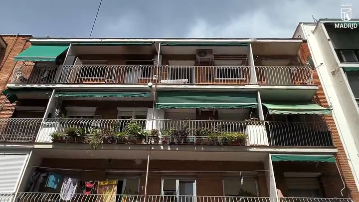 Rescatado un hombre en estado muy grave del incendio de su vivienda en Carabanchel