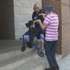 Una rampa en su portal para mejorar la accesibilidad : la petición de unos vecinos de Alcorcón que rechaza el Ayuntamiento