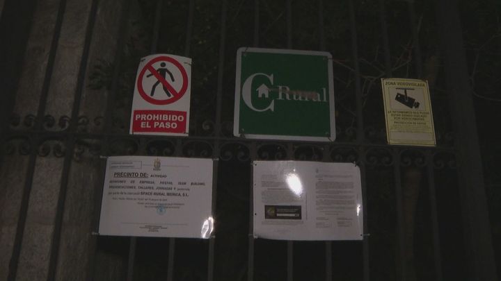 Desalojada una fiesta ilegal en una finca de Navalafuente que se encontraba precintada por no tener licencia