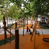 Almeida visita la remodelada plaza de Chamberí
