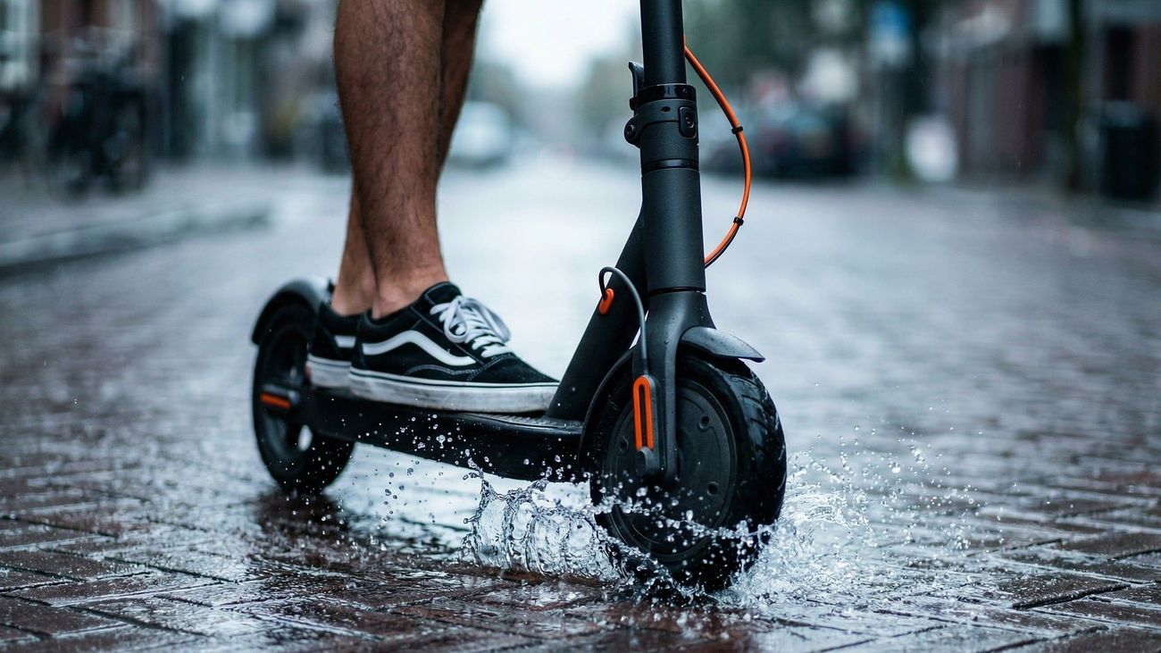 Nuevas normas de circulación: edad mínima para patinetes y guantes para conductores y pasajeros