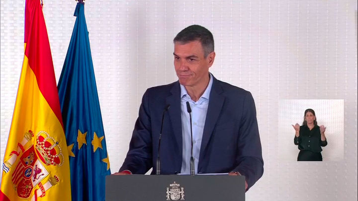 Sánchez se reafirma en seguir "pese a las piedras en el camino"
