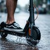 Nuevas normas de circulación: edad mínima para patinetes y guantes para conductores y pasajeros