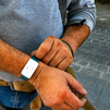 Pulseras inteligentes para evitar un golpe de calor y proteger a los que trabajan bajo el sol