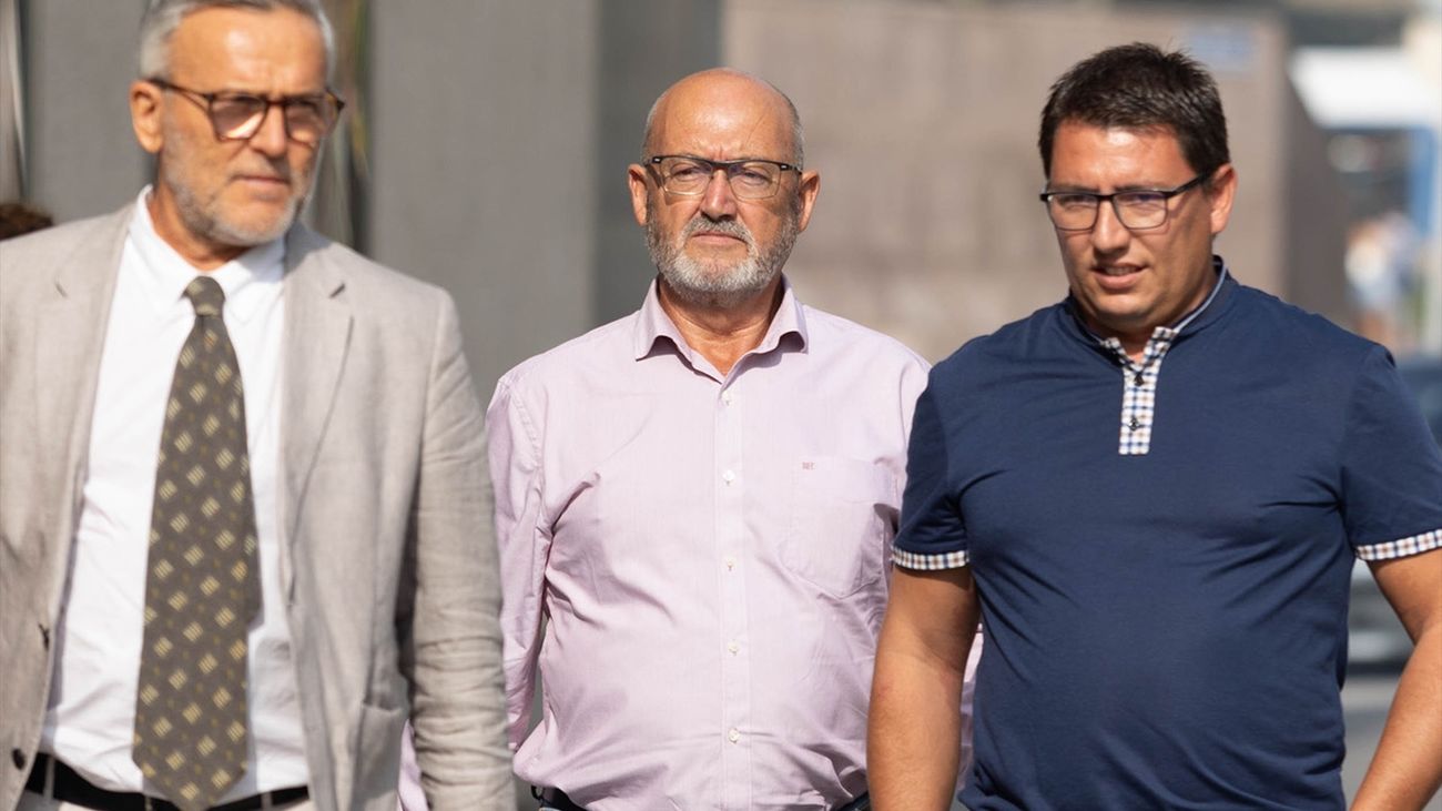 El ex diputado del PSOE Juan Bernardo Fuentes Curbelo, alias 'Tito Berni' y su abogado