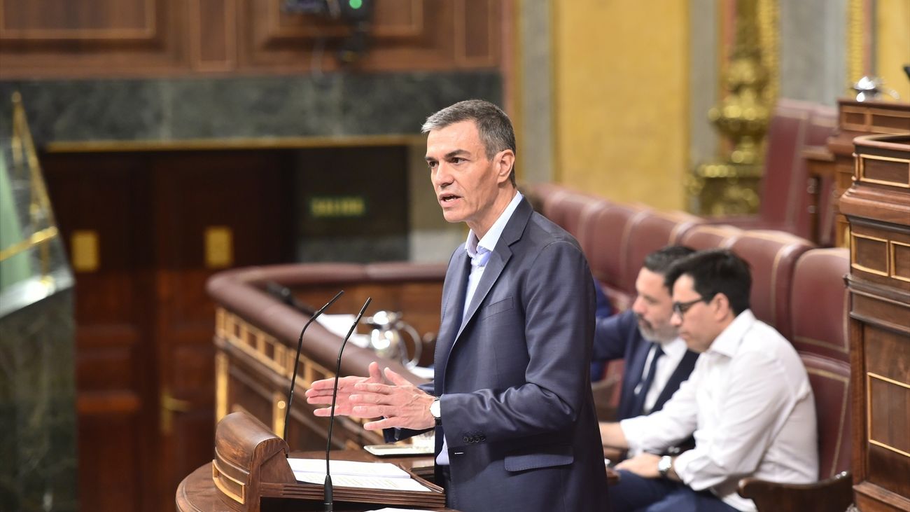 Sánchez niega una "corrupción generalizada" y se reafirma en su intención de "continuar"