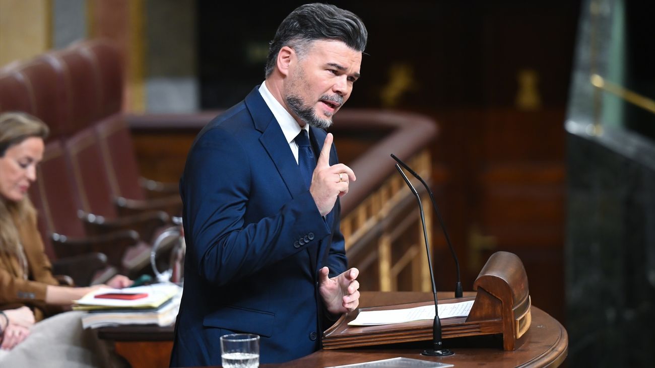 Los socios de Sánchez endurecen posturas: Junts le pide "que se aparte" y Rufián que "no le cuente milongas"