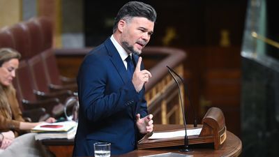 Los socios de Sánchez endurecen posturas: Junts le pide "que se aparte" y Rufián que "no le cuente milongas"
