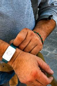 Pulseras inteligentes para evitar un golpe de calor y proteger a los que trabajan bajo el sol