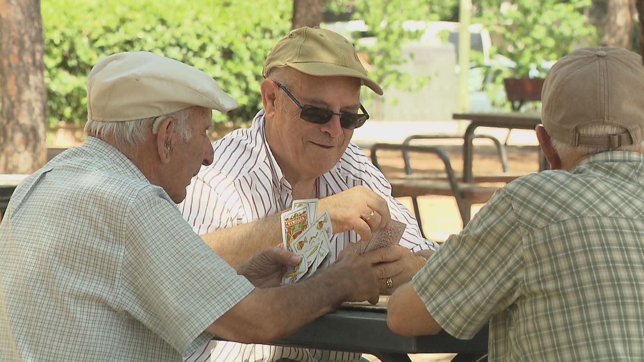 Dos de cada tres españoles creen que las pensiones serán pronto un problema para la economía, según Funcas