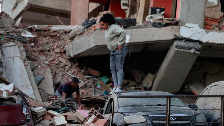 Un doblete sísmico sacude Venezuela y siembra de muerte y escombros La Guaira