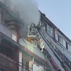 Herida grave una mujer por inhalación de humo en el incendio de una vivienda en la calle Sánchez Preciado