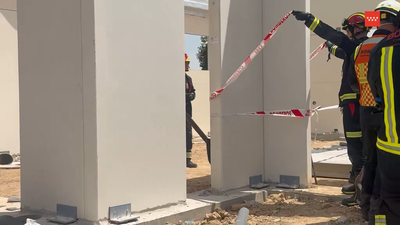 Un obrero muerto y otro grave tras caer el forjado de una casa en construcción en San Sebastián de los Reyes
