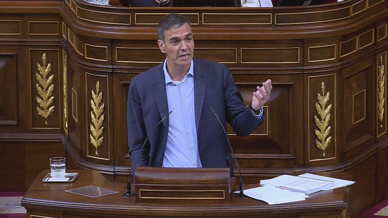 El Congreso, con los votos de Junts, insta a Sánchez a dimitir por los casos de corrupción