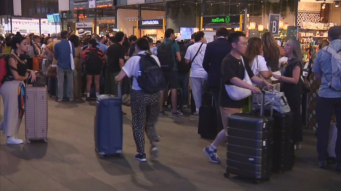 Pasajeros de tren afectados por retrasos