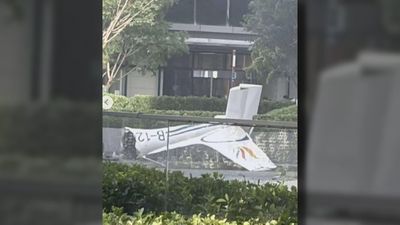 Se estrella una avioneta contra el edificio más alto de Pekín