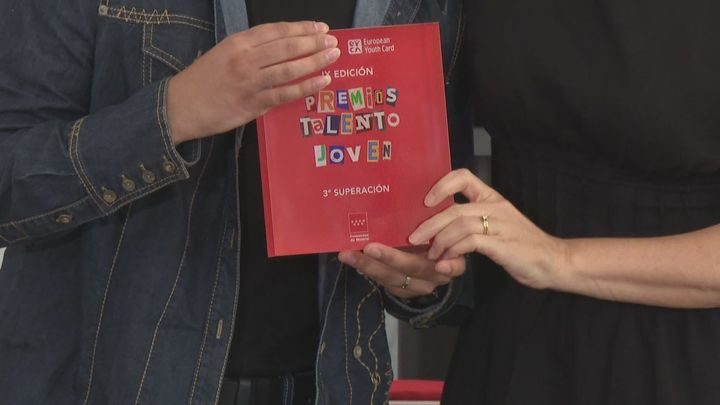 La Comunidad de Madrid reconoce a quince jóvenes por sus iniciativas solidarias