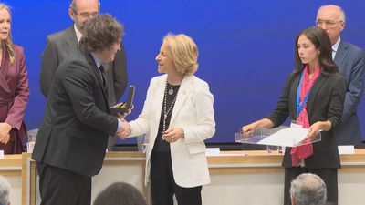 Milei recibe en Madrid la medalla de honor de la Universidad San Pablo CEU