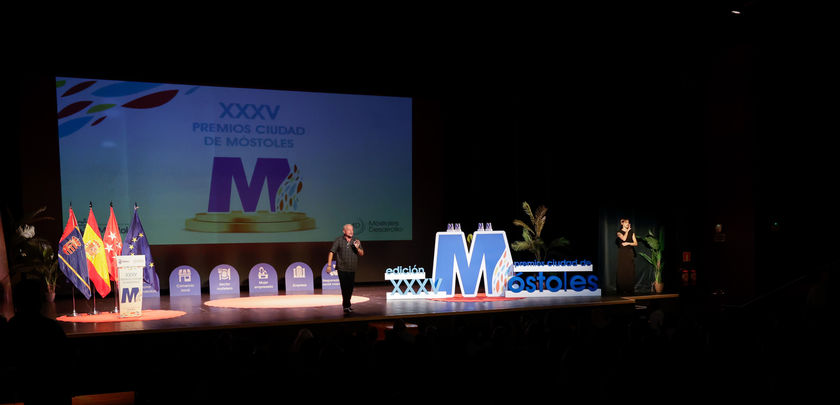 El humorista y cómico El Monaguillo fue el encargado de conducir la gala / TELEMADRID