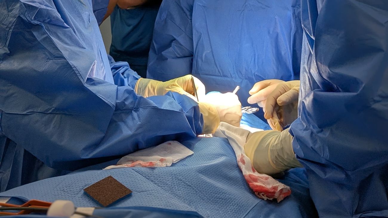 Intervención para implantar una prótesis de otorrinolaringología