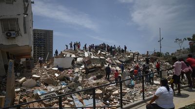 Continúan los rescates  y la llegada de ayuda humanitaria a Venezuela entre miedo y desolación