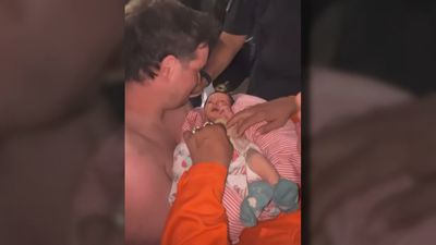 Milagro en medio de los escombros: rescatadas una madre y su bebé recién nacido en Venezuela