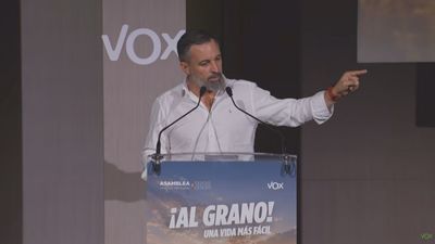 Abascal tilda a Sánchez de desequilibrado y advierte de que España está en manos de un "loco peligroso al volante"