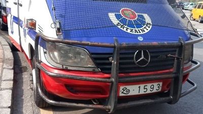 Tres jóvenes investigados en Vitoria por agredir y coaccionar a un hombre para que se quitará la camiseta de España