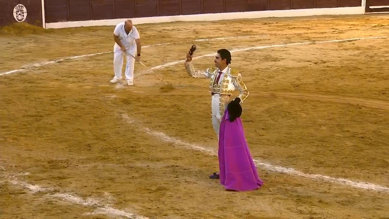 Héctor Gutiérrez corta otra oreja y abre la Puerta Grande de San Martín de Valdeiglesias