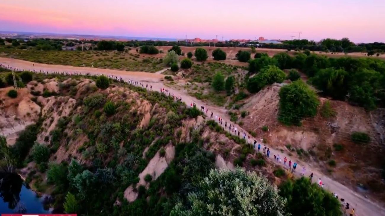 Cientos de vecinos se concentran en Vicálvaro para exigir la protección de las Lagunas de Ambroz