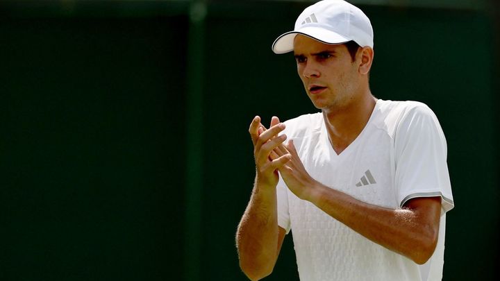 Rafa Jódar deslumbra en su debut y se cita con Carreño en segunda ronda de Wimbledon