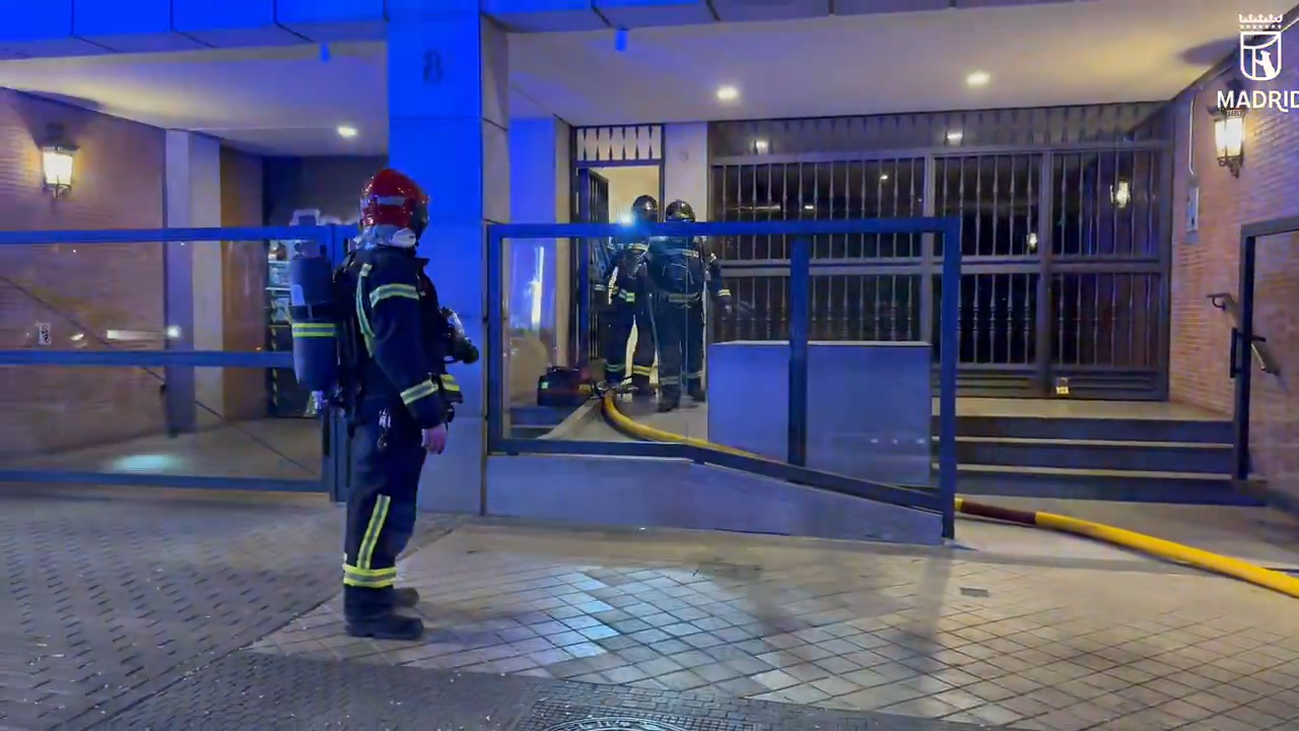 Herido grave un hombre de 38 años tras un incendio en una vivienda en Madrid