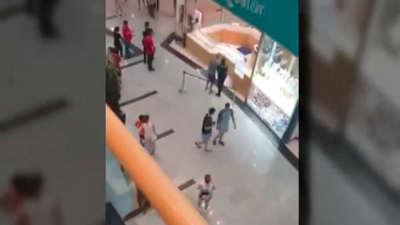 Tres  atracadores, a punta de pistola, asaltan una joyería en Pinto