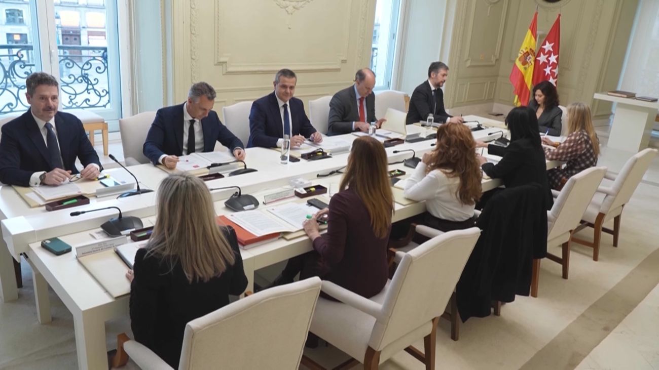 Ayuso reúne  a su Gobierno en Manzanares El Real para abordar medidas sobre inteligencia artificial