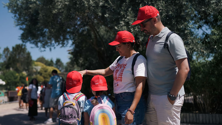 Un centenar de menores tutelados por la Comunidad pasan el verano con familias de acogida