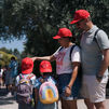Un centenar de menores tutelados por la Comunidad pasan el verano con familias de acogida