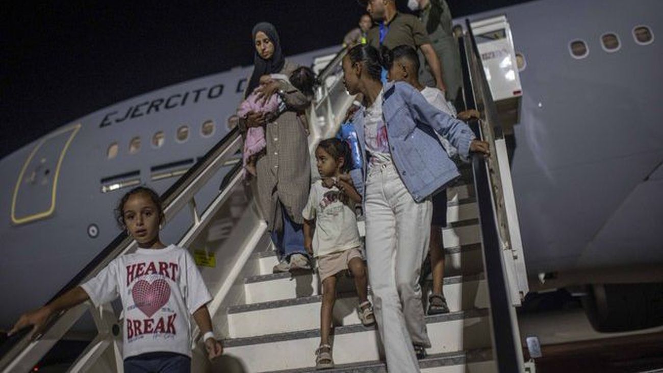 Llegan a España desde la Franja de Gaza los primeros 20 niños palestinos enfermos junto a familiares