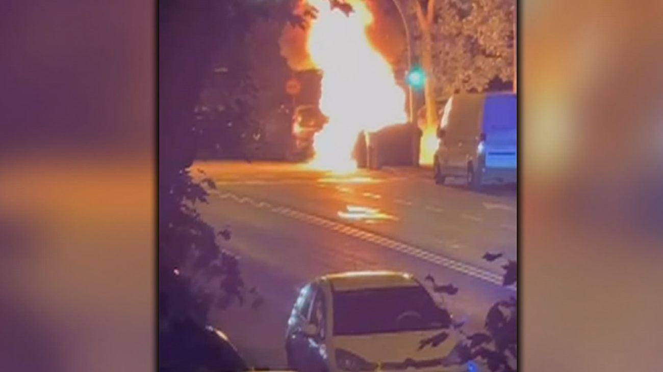 Un incendio afecta a varios contenedores en Villaverde