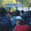 La regularización de inmigrantes desborda al Gobierno al doblarse el número previsto de solicitantes