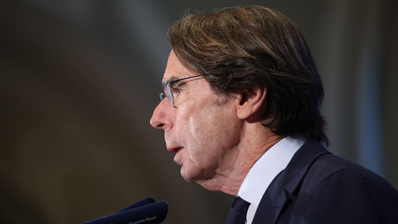 Aznar pide a Feijóo una "mayoría nacional": "Nos jugamos un cambio de sistema"