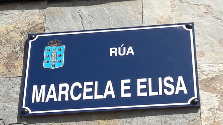 Calle dedicada a Marcela y Elisa en la Coruña / WIKIPEDIA